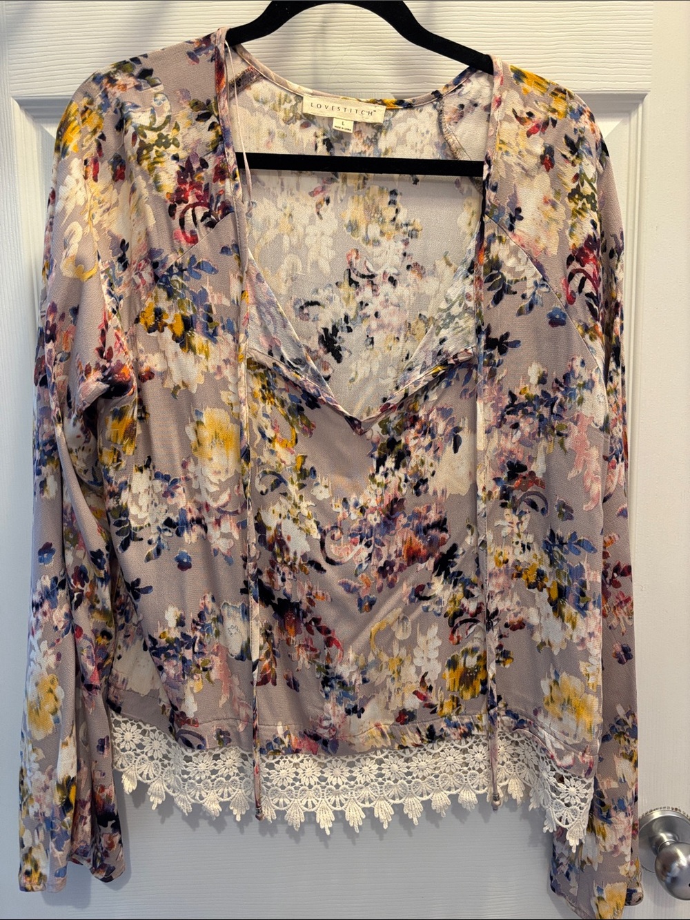 Love Stitch Lavender Floral V-Neck Lace-Hem Blouse